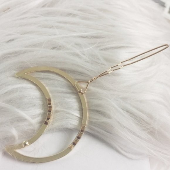 Brandy Melville Gold Metal Crescent Moon Hair Clip - Picture 3 of 6